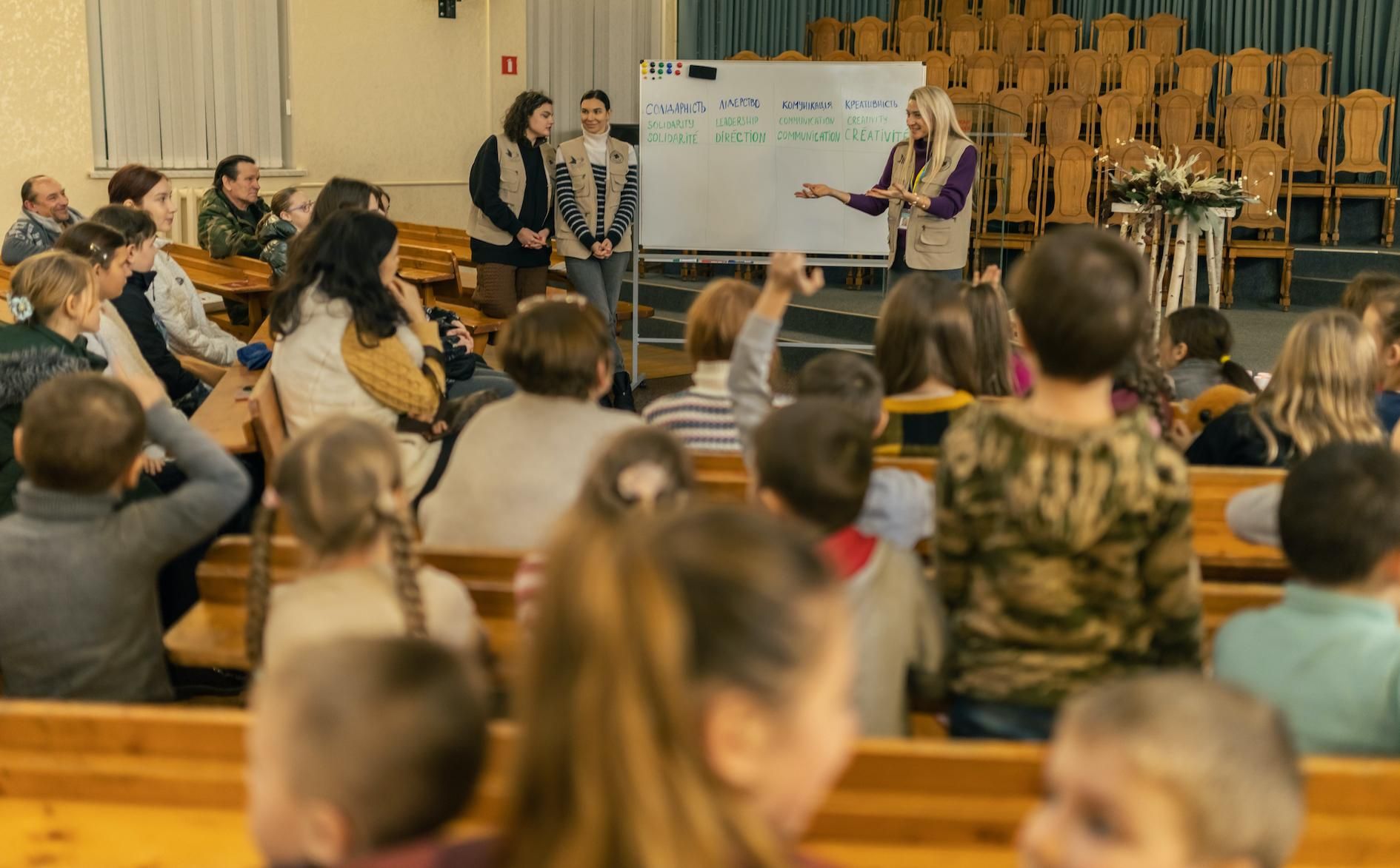 L’espace solidaire pour l’enfance a été présenté par Liudmyla Havriliuk (présidente de FLC,), Olga Kuksa (professeure de français et responsable du centre) et Vasilisa Chumachenko (professeure d’anglais et d’éducation civique).
Odessa : une chance pour l’enfance