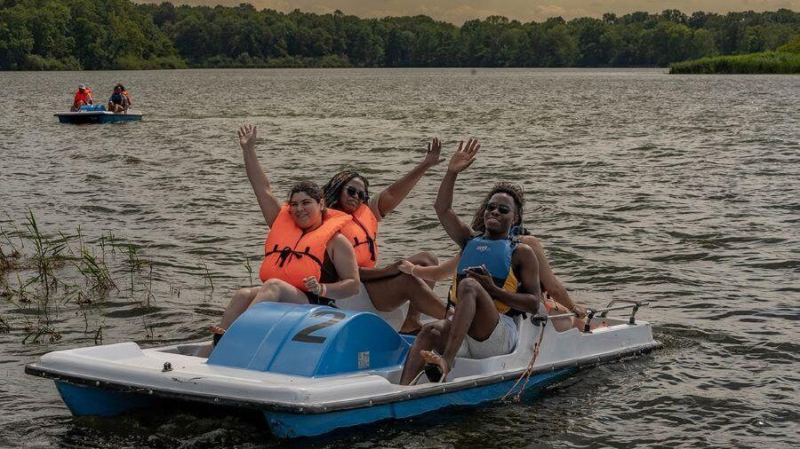 Le programme du séjour à Langatte était riche (canoë, pédalo, parc animalier, balade en ville, bowling, pique-nique, etc.). Une bouffée d'oxygène pour 8 étudiants étrangers précaires, qui sont obligés de se priver de loisirs durant l'année.