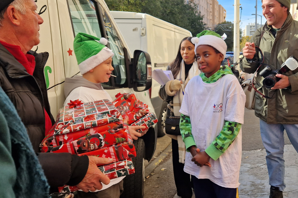 Copain du monde pere noel vert