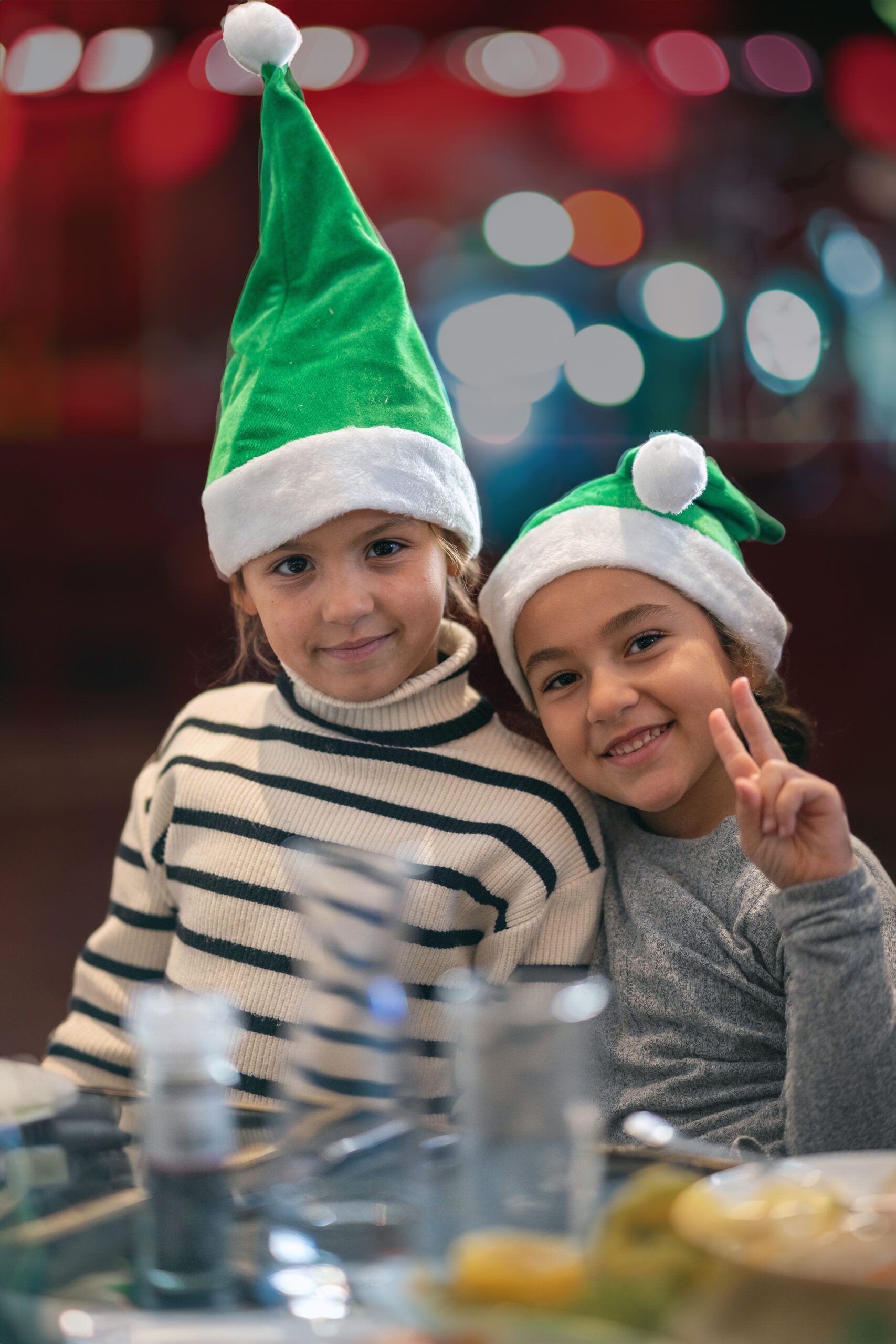 La fédération du Secours populaire à Lille accueille une partie des familles qu’elle accompagne (500 personnes au total), le mercredi 29 novembre 2023 en plein centre-ville. au programme : quelques tours en famille sur la Grande Roue, suivis d’un déjeuner plutôt festif au restaurant.