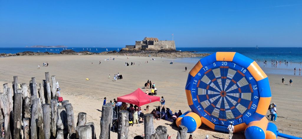 Plage et jeux.