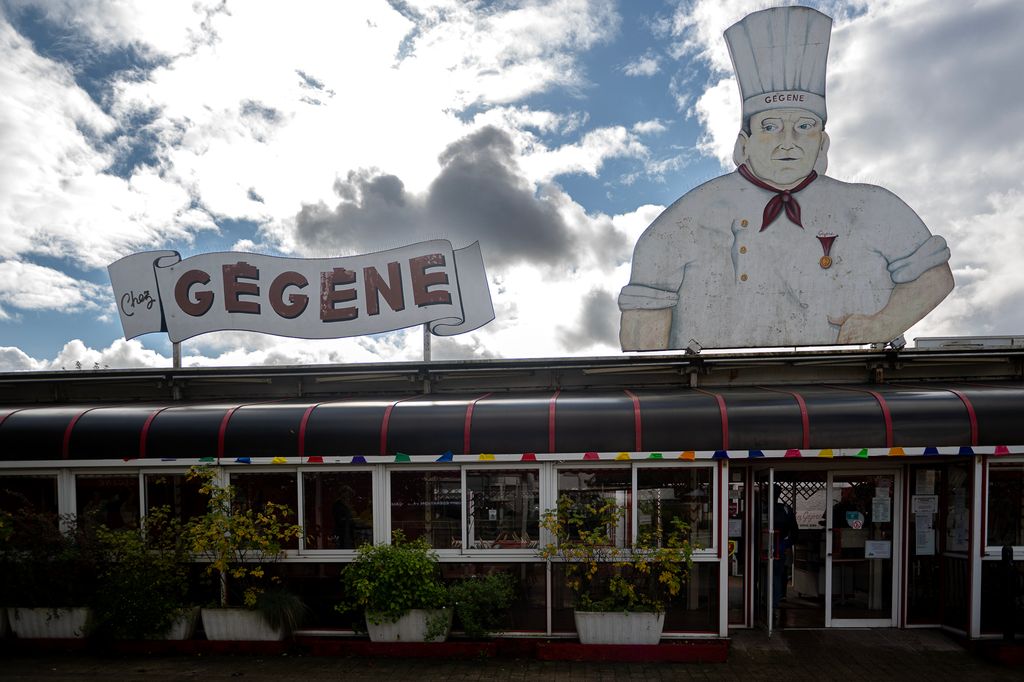 Entrée de Chez Gégène. © Béatrice Usseglio / Secours populaire