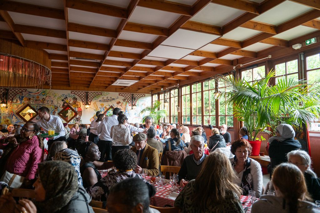 Tablées de séniors. © Béatrice Usseglio / Secours populaire