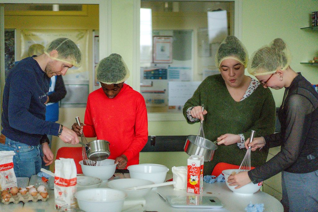 Chaque enfant est accompagné par un salarié d’Elvir. Ils partagent leur expérience et les fous-rires. 