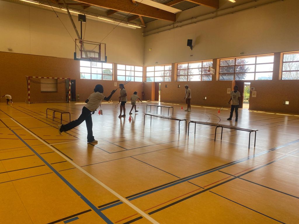Apprentissage du badminton / Crédit photo : Maud Vigneron