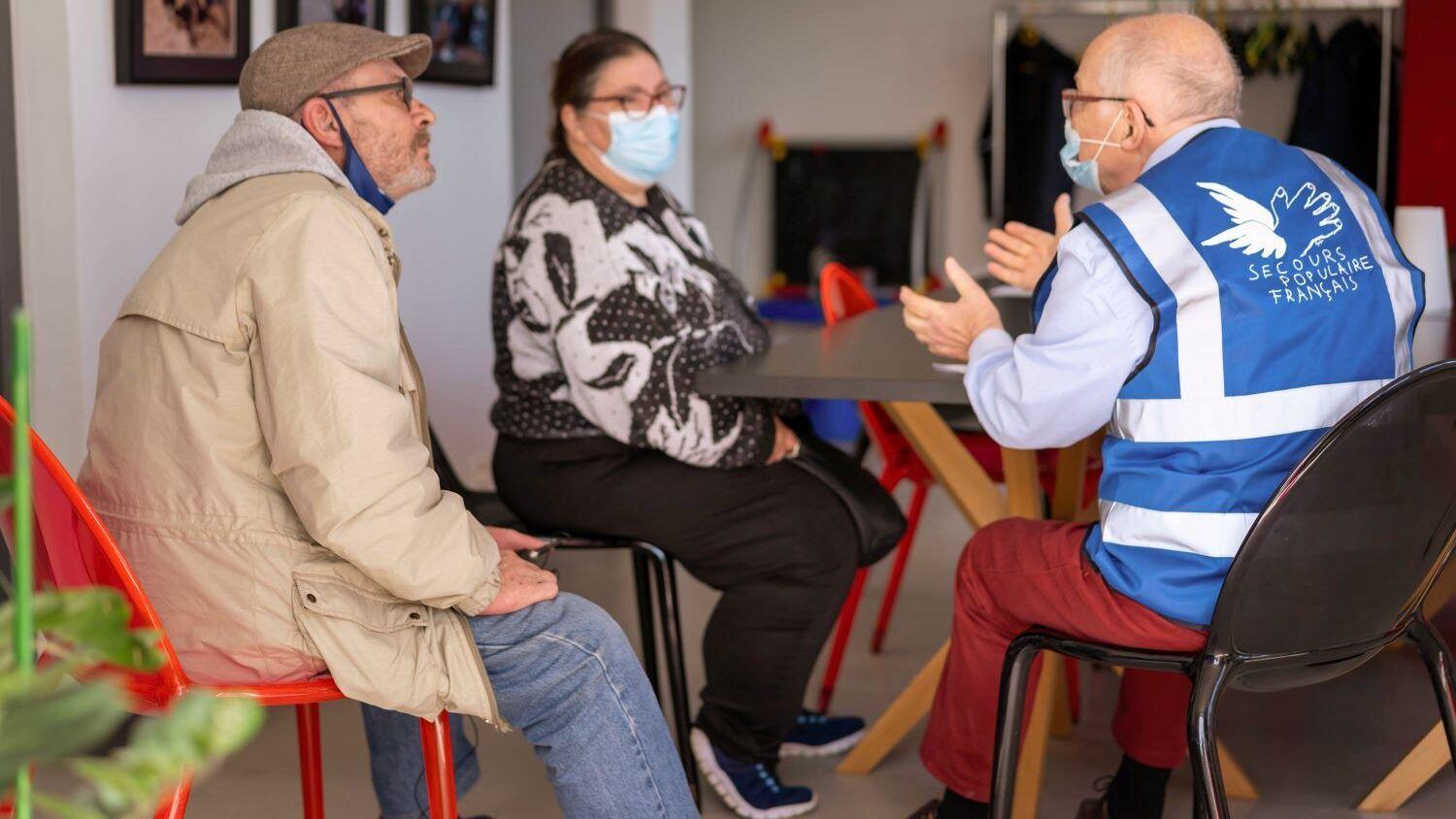 A Guéret, les habitants ont du mal à trouver des médecins. C'est encore plus le cas pour les spécialistes. Ils faut payer l'essence pour aller consulter dans les départements limitrophes. A Guéret, les habitants ont du mal à trouver des médecins. C'est encore plus le cas pour les spécialistes. Ils faut payer l'essence pour aller consulter dans les départements limitrophes.