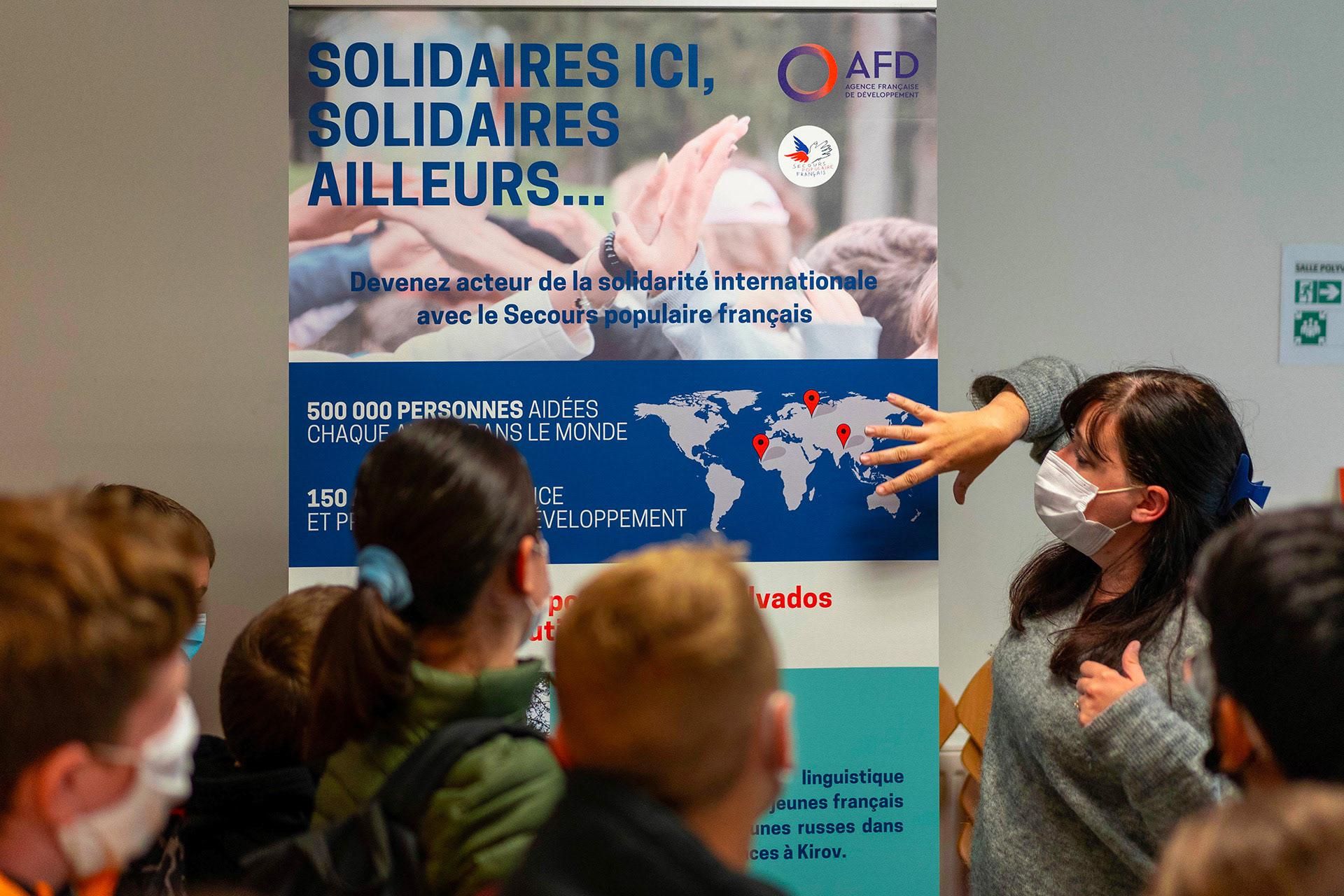 Des panneaux réalisés par le SPF mettent en avant les nombreuses activités proposées par l'association.
Dans le Calvados les bénévoles font la tournée des établissements scolaires
