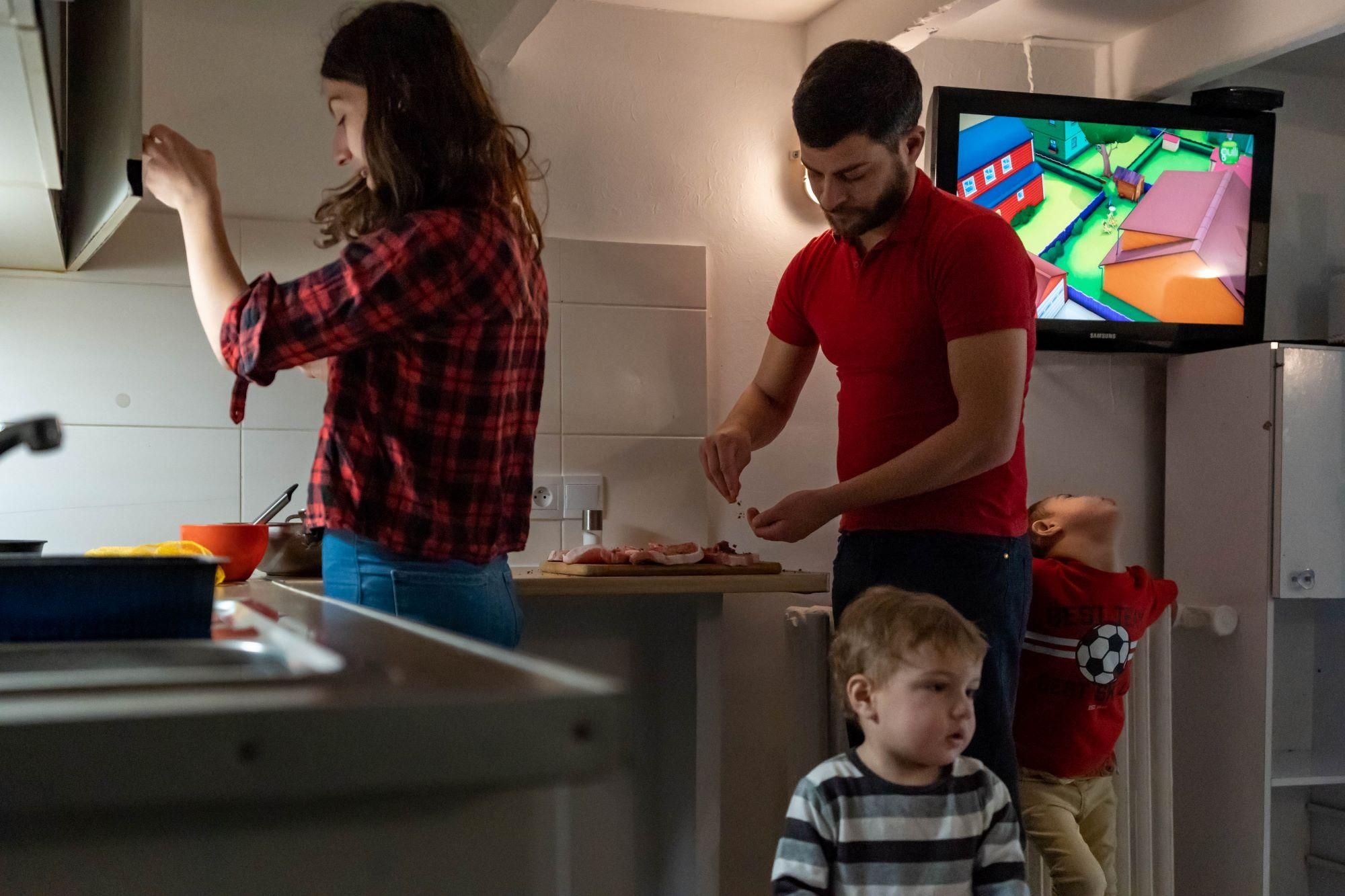 Partout en France, les familles sont confrontées aux conséquences de la violente hausse des prix de l'alimentation et de l'énergie. Selon une étude du Crédoc, 20 % des ménages ont obtenu une aide d'une association ou de la sphère publique. Partout en France, les familles sont confrontées aux conséquences de la violente hausse des prix de l'alimentation et de l'énergie. Selon une étude du Crédoc, 20 % des ménages ont obtenu une aide d'une association ou de la sphère publique.