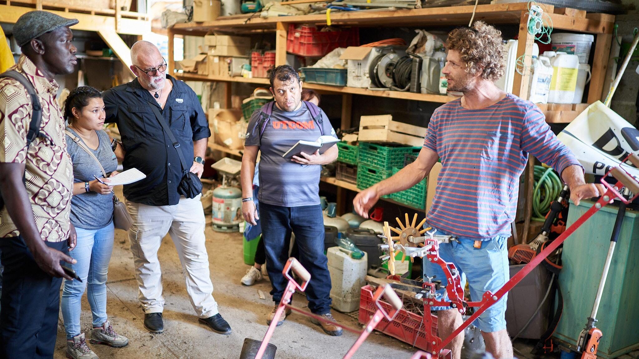 Confrontés aux mêmes enjeux liés au dérèglement climatique, les paysans salvadoriens, maliens et français échangent intensément. La diffusion des savoirs et les programmes d'aides auprès pays pauvres sont indispensables.