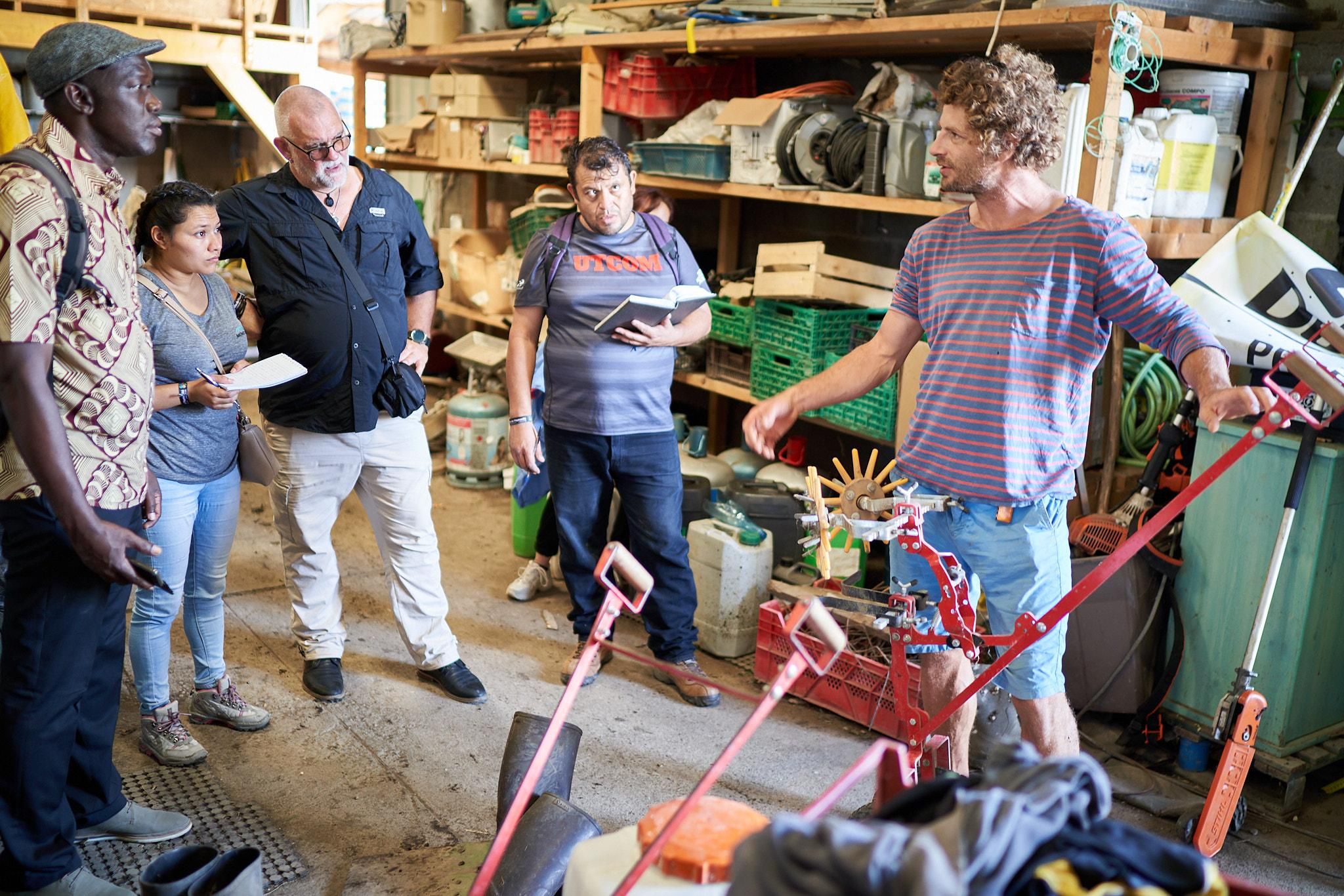 Confrontés aux mêmes enjeux liés au dérèglement climatique, les paysans salvadoriens, maliens et français échangent intensément. La diffusion des savoirs et les programmes d'aides auprès pays pauvres sont indispensables.
