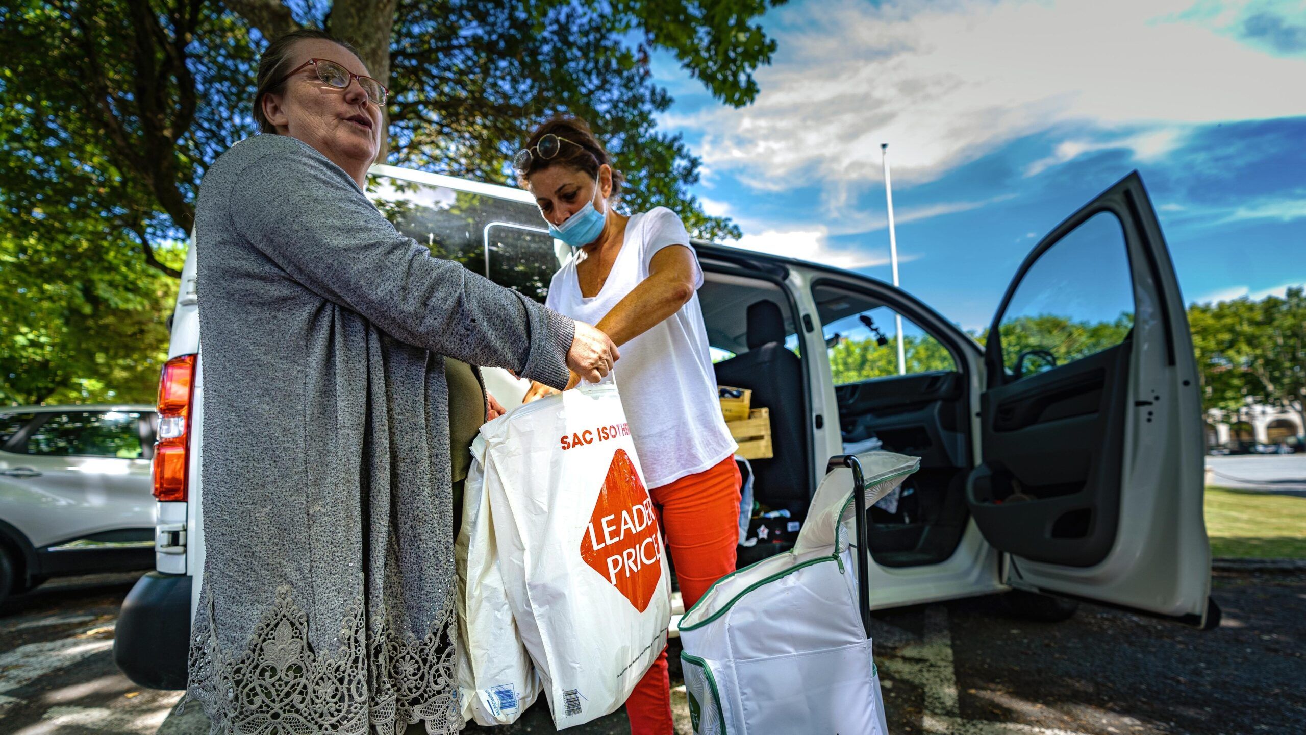 L'antenne mobile créé par Corinne pendant le confinement continue à sillonner l'île de Ré. Les gens en ont besoin. L'antenne mobile créé par Corinne pendant le confinement continue à sillonner l'île de Ré. Les gens en ont besoin.