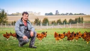 "Un cuisinier réalise des soupes sur place, à partir des légumes que nous mettons gratuitement à disposition. Les gens repartent avec des litres d’une soupe savoureuse." Sébastien Fumeron, éleveur solidaire et président du Panier de nos campagnes.