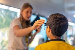 Tour-de-France-Lavaur-bus-de-la-vue-Fondation-Krys-group