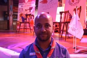 "Les enfants sahraouis ne connaissaient pas Mickey ou Disney. C'est la découverte", confie Salek, qui accompagne ces enfants qui vivent d'ordinaire dans un camp de réfugiés au sud de l'Algérie.