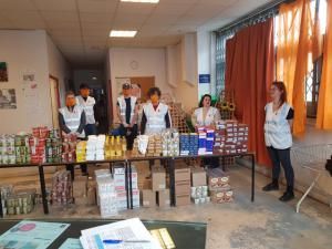 Les jeunes des quartiers populaires de Dôle se mobilisent auprès des personnes en difficultés aidées par le Secours populaire du Jura. Un engagement précieux.