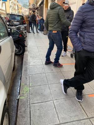 A Nice, l'équipe du 30 rue Bonaparte ouvre 6 jours sur 7. "On termine toujours 3 heures après l'heure théorique de fermeture", relève Sami, dans un sourire. A Nice, l'équipe du 30 rue Bonaparte ouvre 6 jours sur 7. "On termine toujours 3 heures après l'heure théorique de fermeture", relève Sami, dans un sourire.