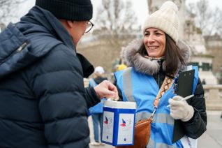 Collecte au tronc pour le Secours populaire