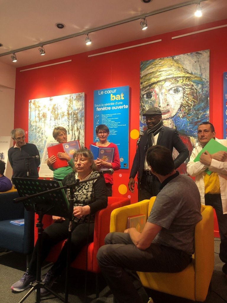 Lecture à voix haute autour de l’exil à la lirbairie les volcans par l’atelier lecture autour de l’exposition organisée par le pôle migrants.