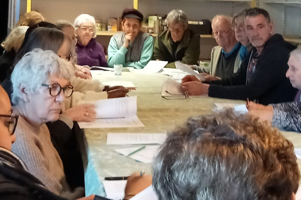 Ambiance studieuse pendant l'énoncé des rapports