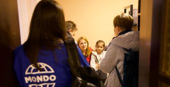 Le Secours populaire soutient son partenaire en Ukraine Mondo dans l’accompagnement des enfants, des jeunes et des mamans déplacés de guerre.