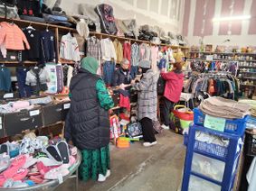 Braderie à la boutique solidaire du Secours populaire
