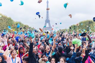 40000 enfants oubliés des vacances se sont retrouvés le 20 août sur le Champ-de-Mars pour vivre une "Journée de ouf". ©Stéphane By Balmy/SPF