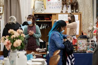 Les boutiques solidaires financent les actions du secours populaire. Photo : Pascal Montary/SPF