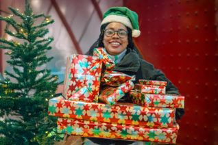 Le samedi 14 décembre 2024, la fédération de Gironde invite environ 400 personnes qu’elle accompagne toute l’année (enfants + leurs parents), à un après-midi arbre de Noël à la Halle des Douves, à Bordeaux. Cette initiative concerne les familles aidées par les antennes de Bacalan, Benauge et de l’Escale des familles.