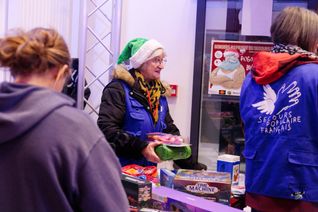 le Père Noël Vert au concert de musique métal