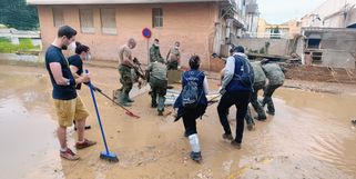 Dès le lendemain de la catastrophe, les bénévoles de la Cepaim se sont portés sur les lieux – ici, le 4 novembre, à Benetusser – afin d'aider les populations.