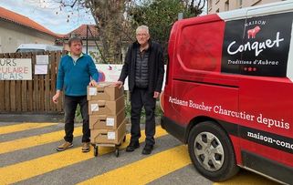 Livraison de gibier offert par les chasseurs et conditionné par la maison Conquet
