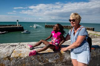 Une bénévole accueille un enfant pour 15 jours en vacances