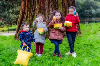 La Fédération de la Mayenne organise, pour le week-end de Pâques, sa chasse aux œufs annuelle au jardin de la Perrine, jardin botanique à l’anglaise, très fréquenté de Laval. Jeux olympiques 2024 oblige, cette chasse aux œufs est placé sur le thème du sport. Une quarantaine de bénévoles se mobilisent le samedi et le dimanche pour accueillir le public. En 2023, 1 000 «passeports» de chasse ont été délivrés aux enfants et plus 3 500 personnes ont été accueillies pour participer à la chasse.