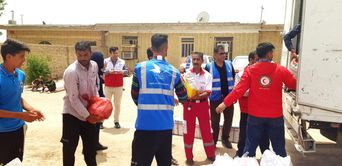 Les 500 habitants de Bandege, un village sinistré, reçoivent de quoi manger pendant un mois, grâce à l'aide dépêchée par le Secours populaire.