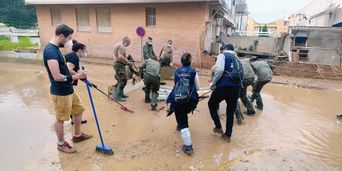 Dès le lendemain de la catastrophe, les bénévoles de la Cepaim se sont portés sur les lieux – ici, le 4 novembre, à Benetusser – afin d'aider les populations.