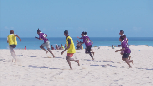 Sport. Madagascar. Filles jouant rugby.