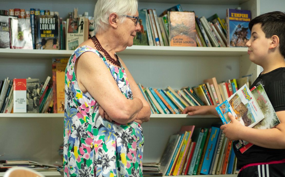 Un peu partout en France, des équipes de bénévoles de tous âges assurent un suivi éducatif et scolaire. Ici, dans le comité du 8e arrondissement de Lyon. ©Pascal Montary/SPF