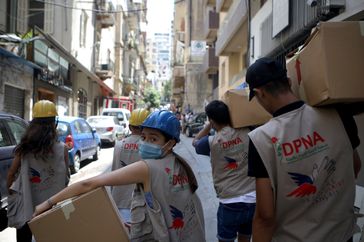 Grâce au soutien du Secours populaire, les bénévoles de DPNA, son partenaire au Liban, se sont mobilisés dès le lendemain de l'explosion du port de Beyrouth pour venir en aide aux sinistrés.