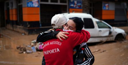 Espagne inondations deux femmes rues dévastées