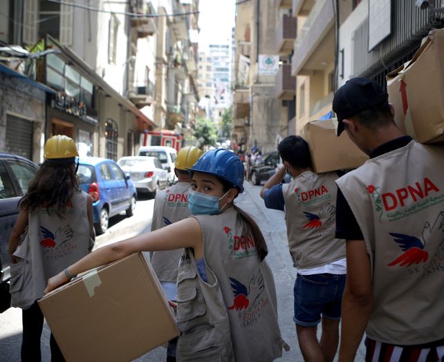 Grâce au soutien du Secours populaire, les bénévoles de DPNA, son partenaire au Liban, se sont mobilisés dès le lendemain de l'explosion du port de Beyrouth pour venir en aide aux sinistrés.