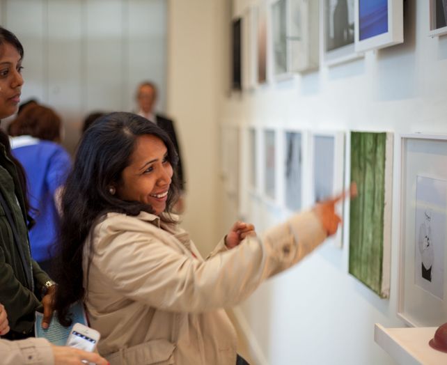 Journée de visites à la Fondation Louis Vuitton pour l'exposition recto-verso avec le Secours populaire